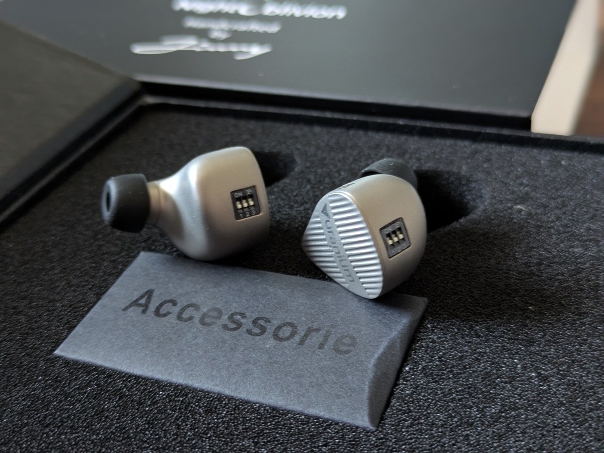 レビュー】Night Oblivion Uranium 情報量の豊かさ、調整スイッチ内蔵