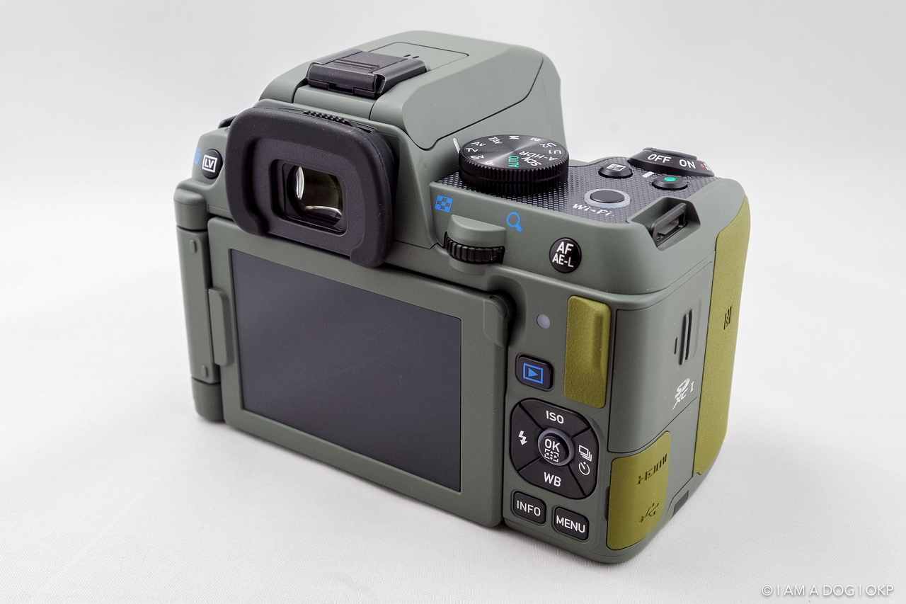 念願のフォレストグリーン」世界最小の防塵防滴一眼レフPENTAX K-S2を