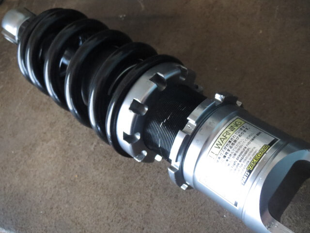 エイプはリアサス交換が必須【武川（タケガワ）黒バネ車高調】レビュー