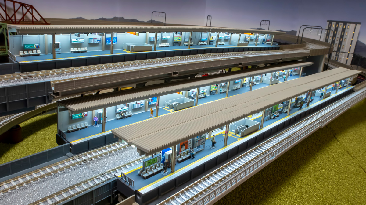 Nゲージ】「多階層 複線高架 立体交差レイアウト」のホームを追加制作