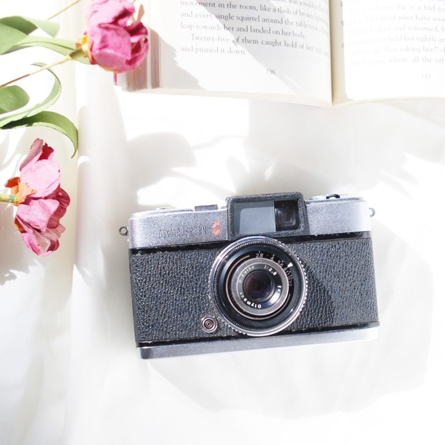 フィルムカメラ】 OLYMPUS PEN ＆ 取扱説明書 maxresdefault.jpg