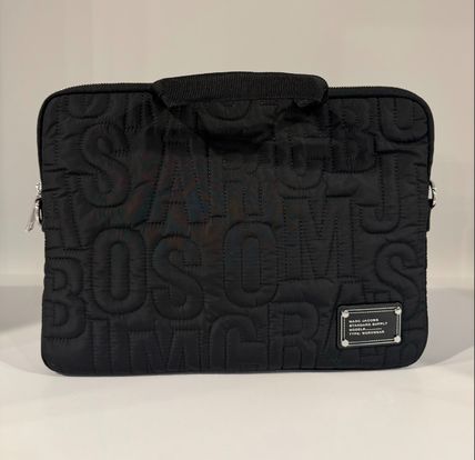 MARC JACOBS 13インチPCケースバッグ 2wayストラップ付 (MARC JACOBS