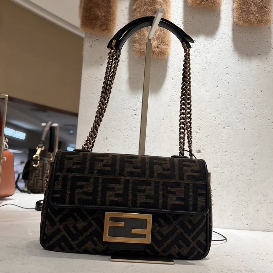 FENDI バゲット チェーン ミディ 3WAY ハンドバッグ FF ロゴ (FENDI