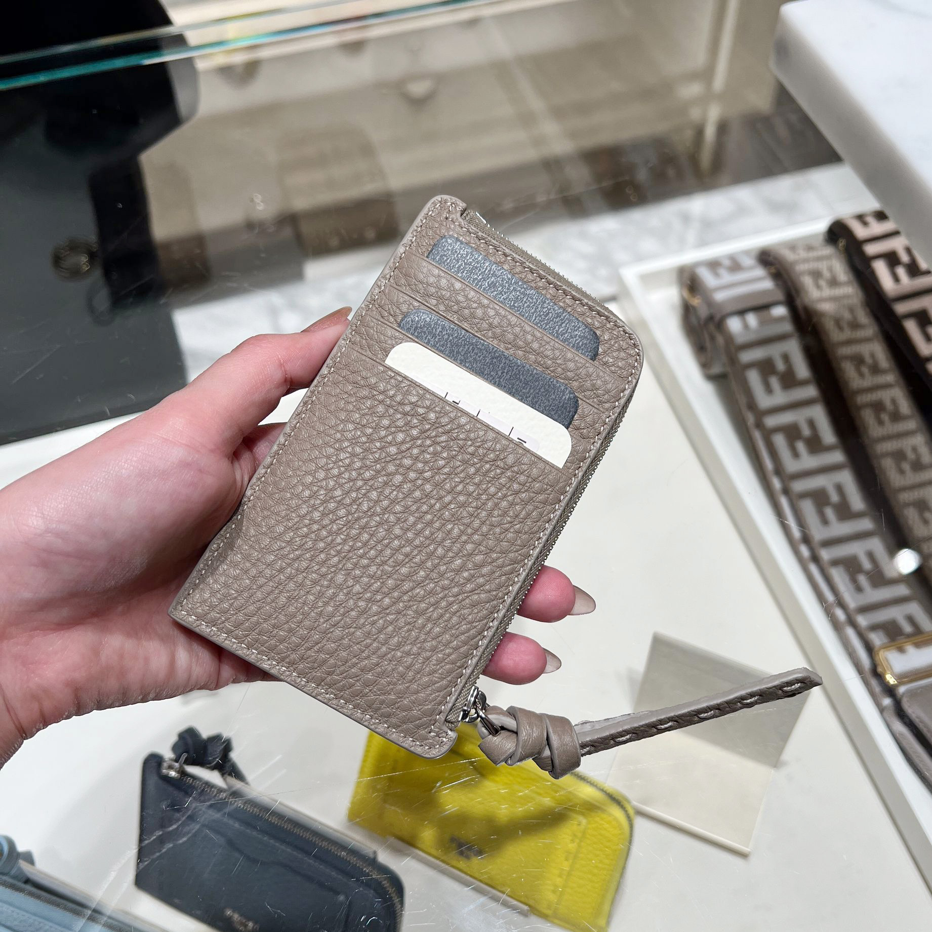 ☆FENDI☆ FFピーカブー カードケース♡フラグメントケース (FENDI