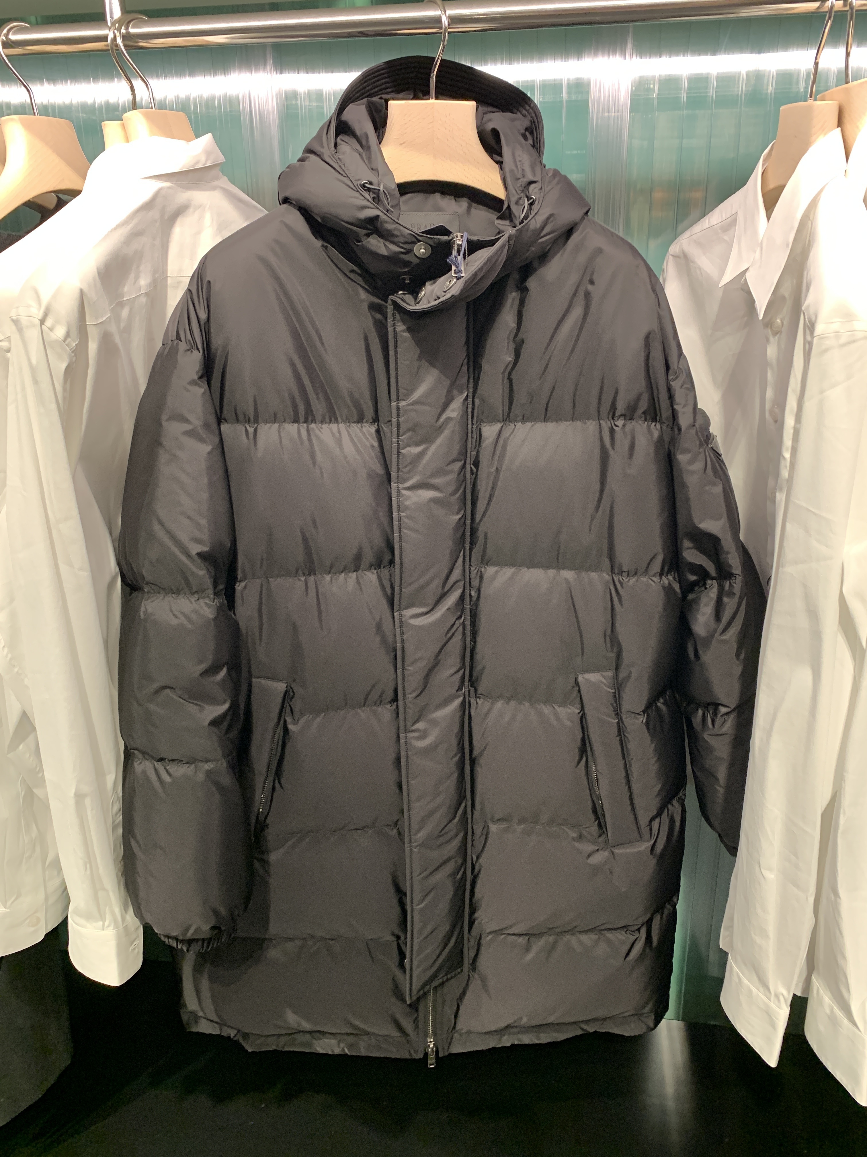 PRADA フード付きロングダウンジャケット 三角ロゴ SGB218