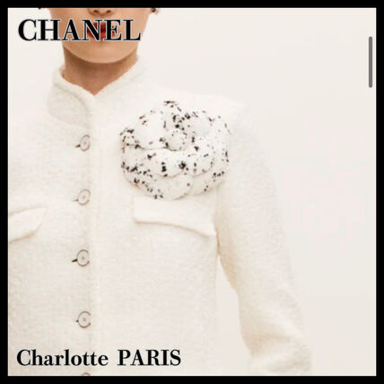 ホワイト（白）系 CHANEL(シャネル) ブローチ・コサージュ(レディース