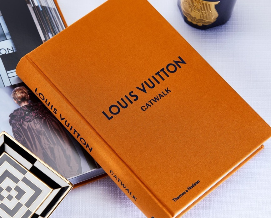 特価【海外人気インテリア本】Louis Vuittonハードカバーブック (Louis