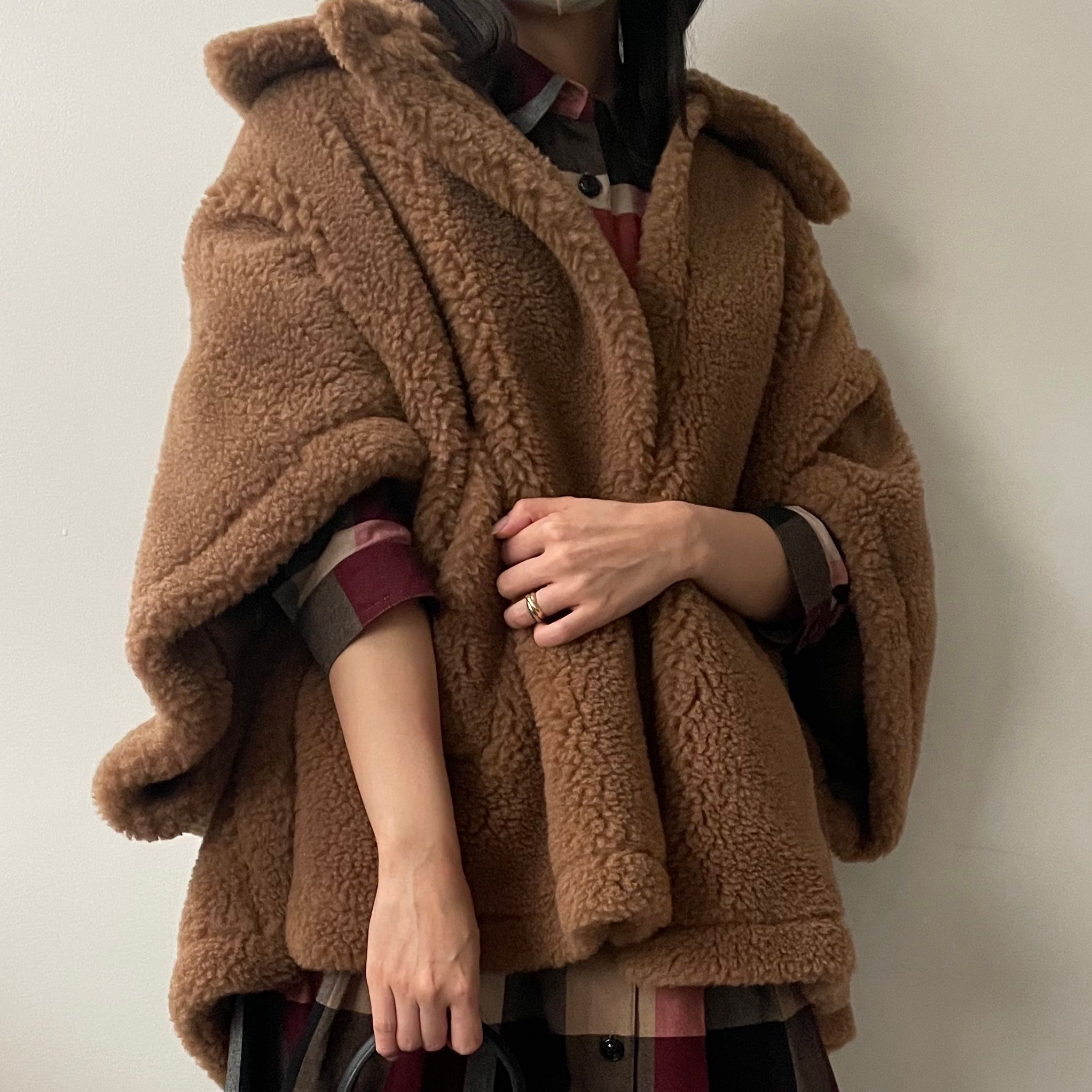 Max Mara(マックスマーラ)の「ポンチョ・ケープ」をご紹介【2025年秋冬