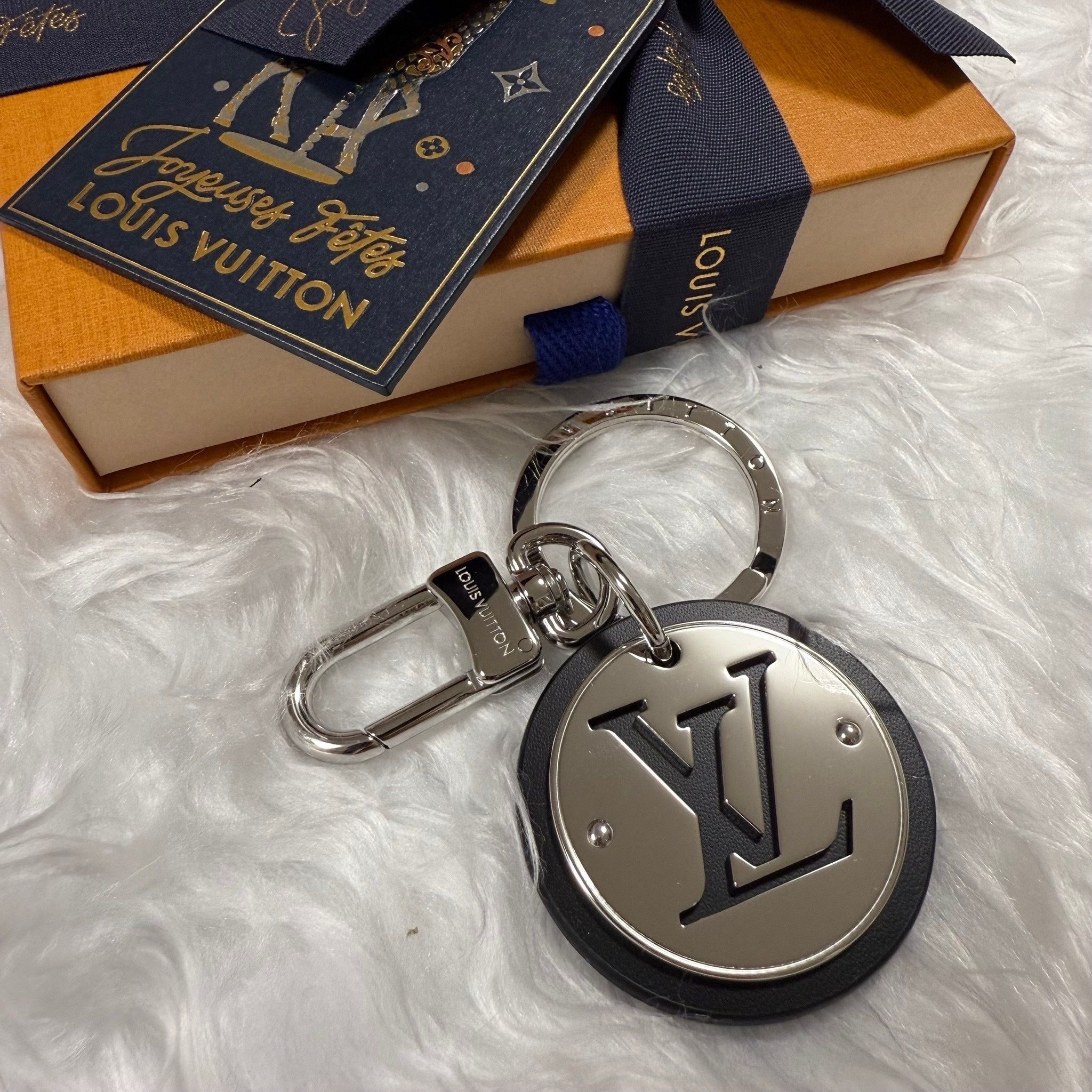 関税なし】LOUIS VUITTON キーホルダー・LV サークル (Louis Vuitton
