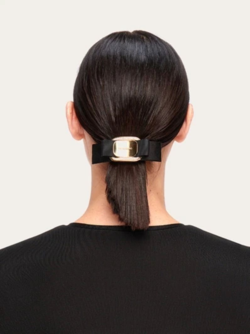 国内直営**FERRAGAMO** フェラガモロゴ入り クリスタルバレッタ