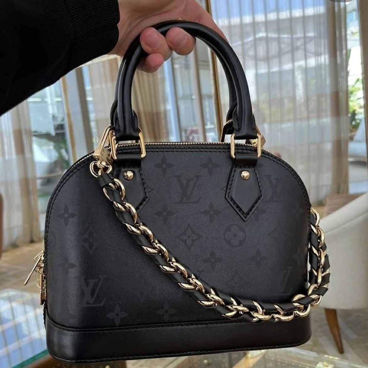 日本未入荷カラー♪】ルイヴィトン アルマBB ハンドバッグ (Louis