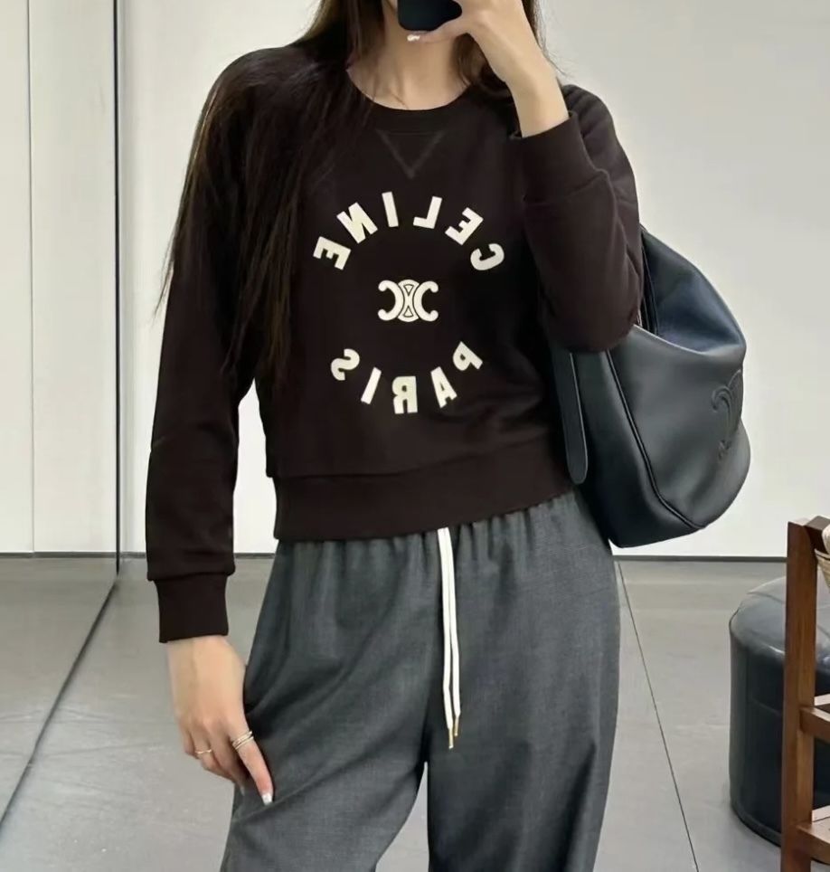 秋色が可愛い万能アイテム CELINE トリオンフ スウェットシャツ