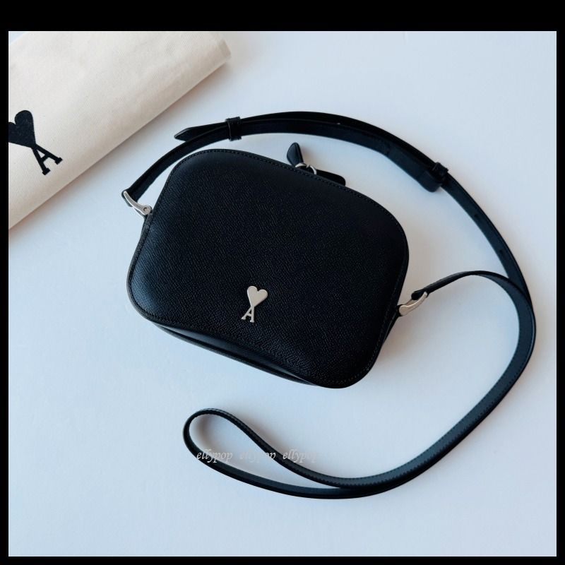 AMI PARIS アミパリス ハートロゴ カメラ ショルダーバッグ (AMI PARIS