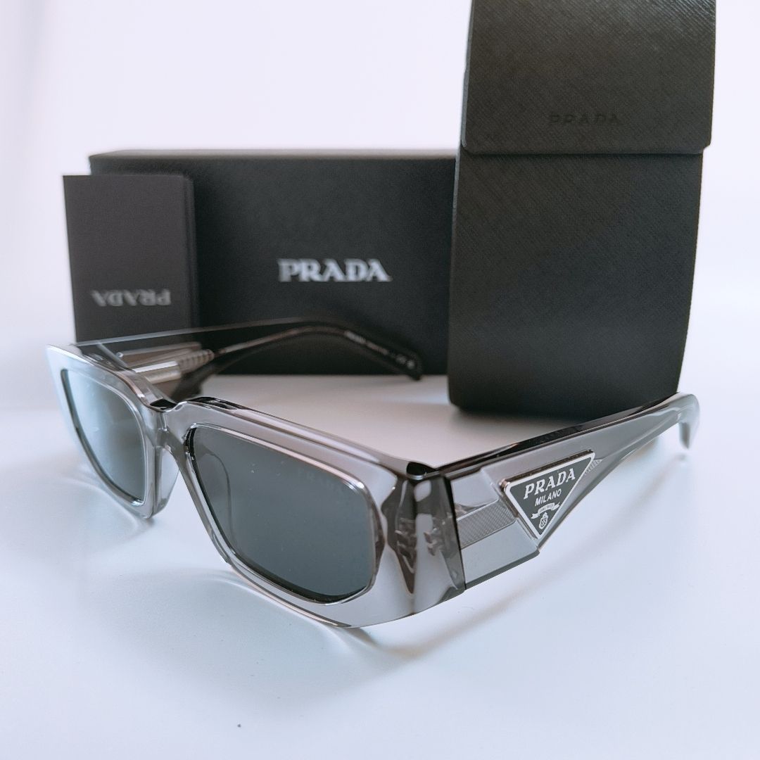 送料関税込◇PRADA トライアングルロゴ入り サングラス PR09ZS (PRADA