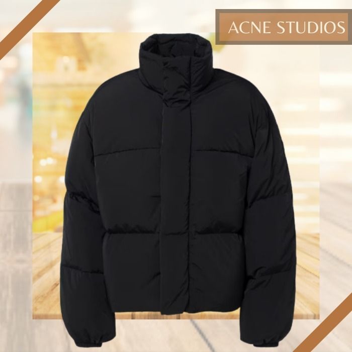 今年の冬の必需品♪【Acne Studios】 ロゴ入りダウンジャケット (Acne
