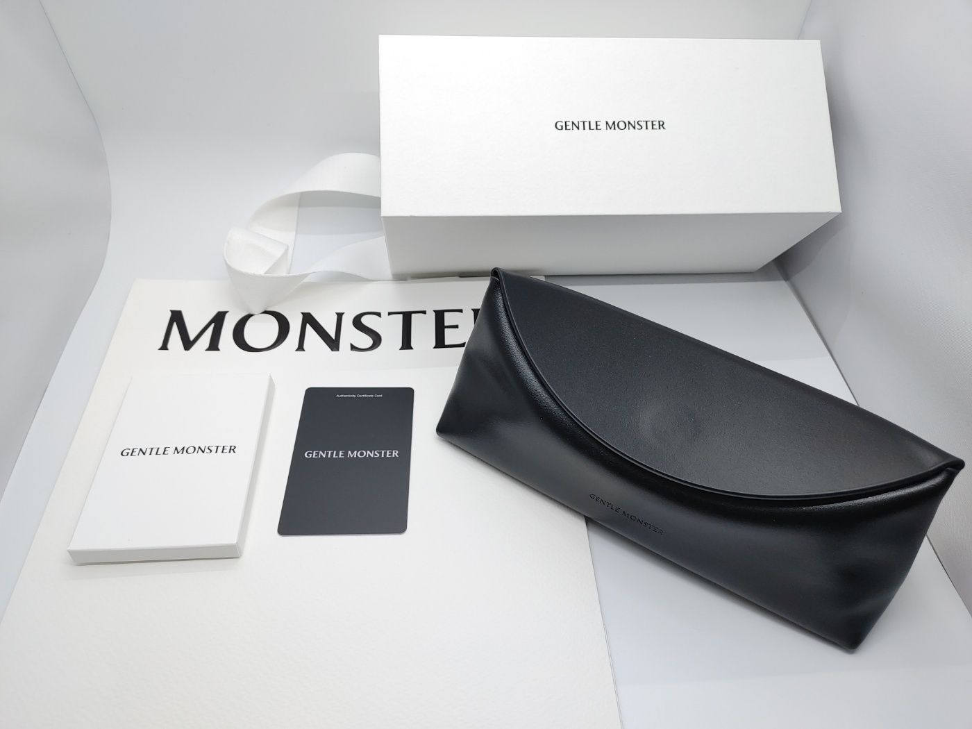 LOLOE 01】☆トレンディなポイントサングラス☆ユニセックス (Gentle