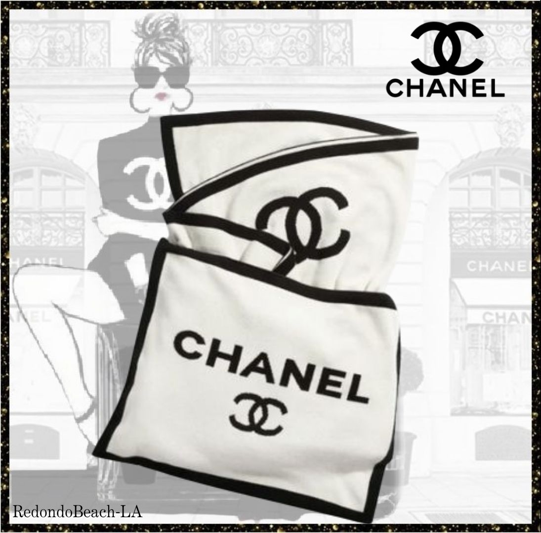 職場や車内でも温かお洒落】CHANEL☆PLAID＆POUCHブランケット (CHANEL