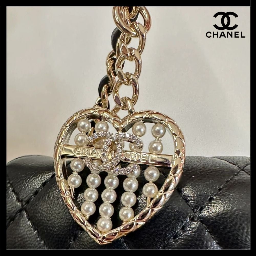 購入必至の名作【CHANEL】チャーム ハート キーホルダー 華やか