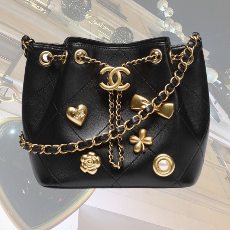 CHANEL ブローチ ミニポーチ付き CHANEL ブローチ ミニポーチ付き