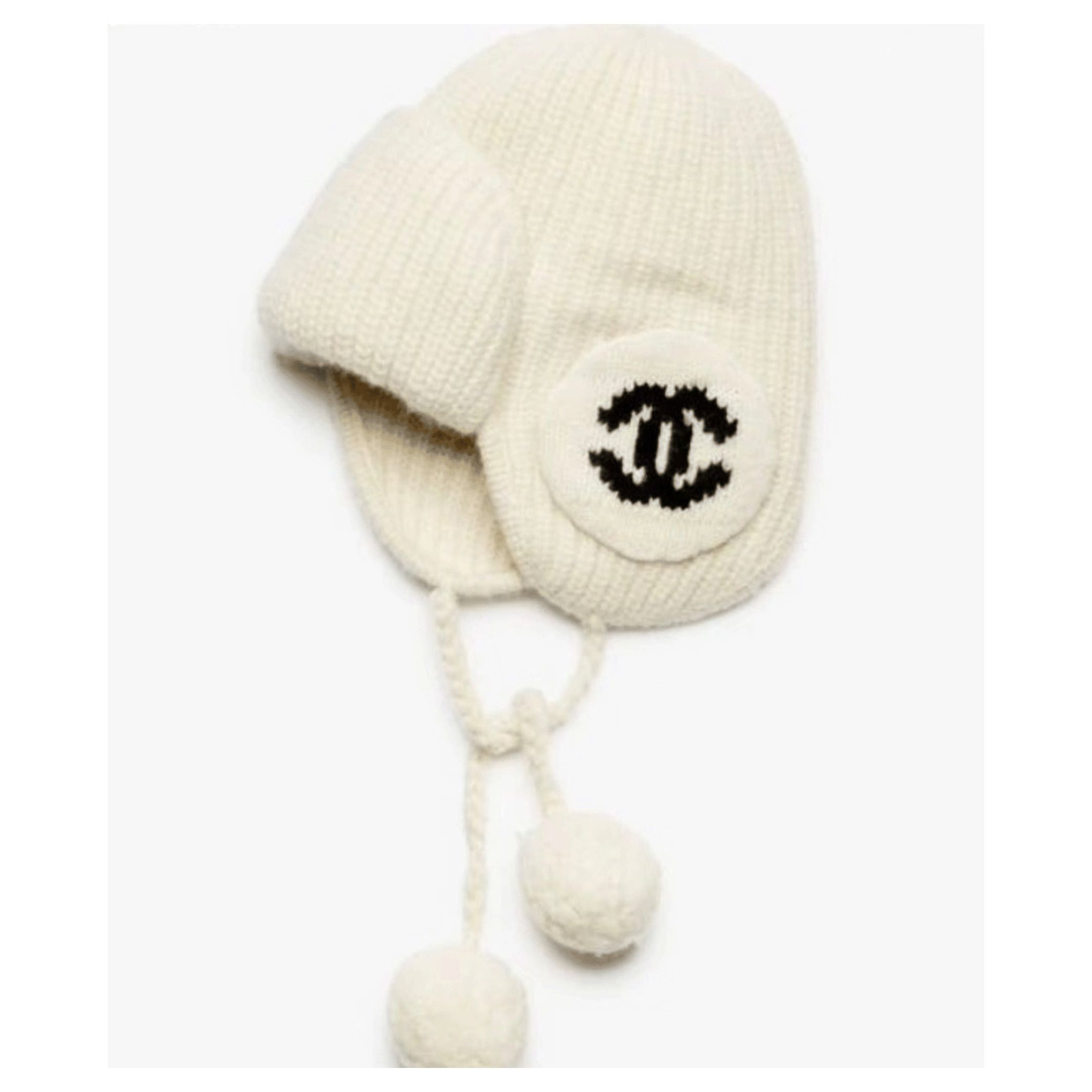 入手困難！ポンポン付きがキュート♪【CHANEL】ロゴニット帽 (CHANEL