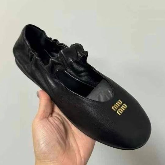 MIUMIU】ミュウミュウ ルーシュ ナッパレザー バレリーナ (MiuMiu