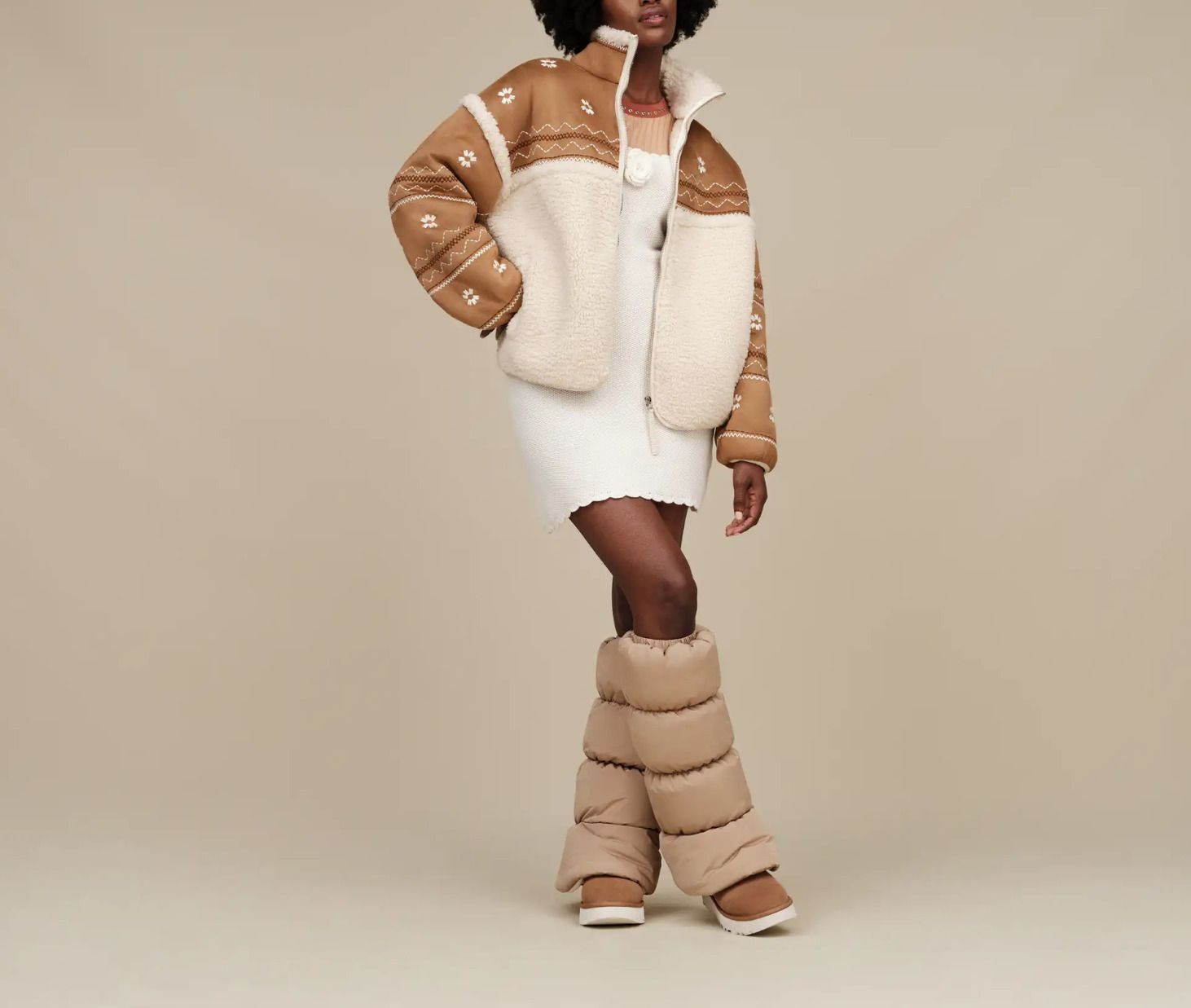 UGG】Plushwarmer レッグ ウォーマー リバーシブル ロゴ Tall (UGG