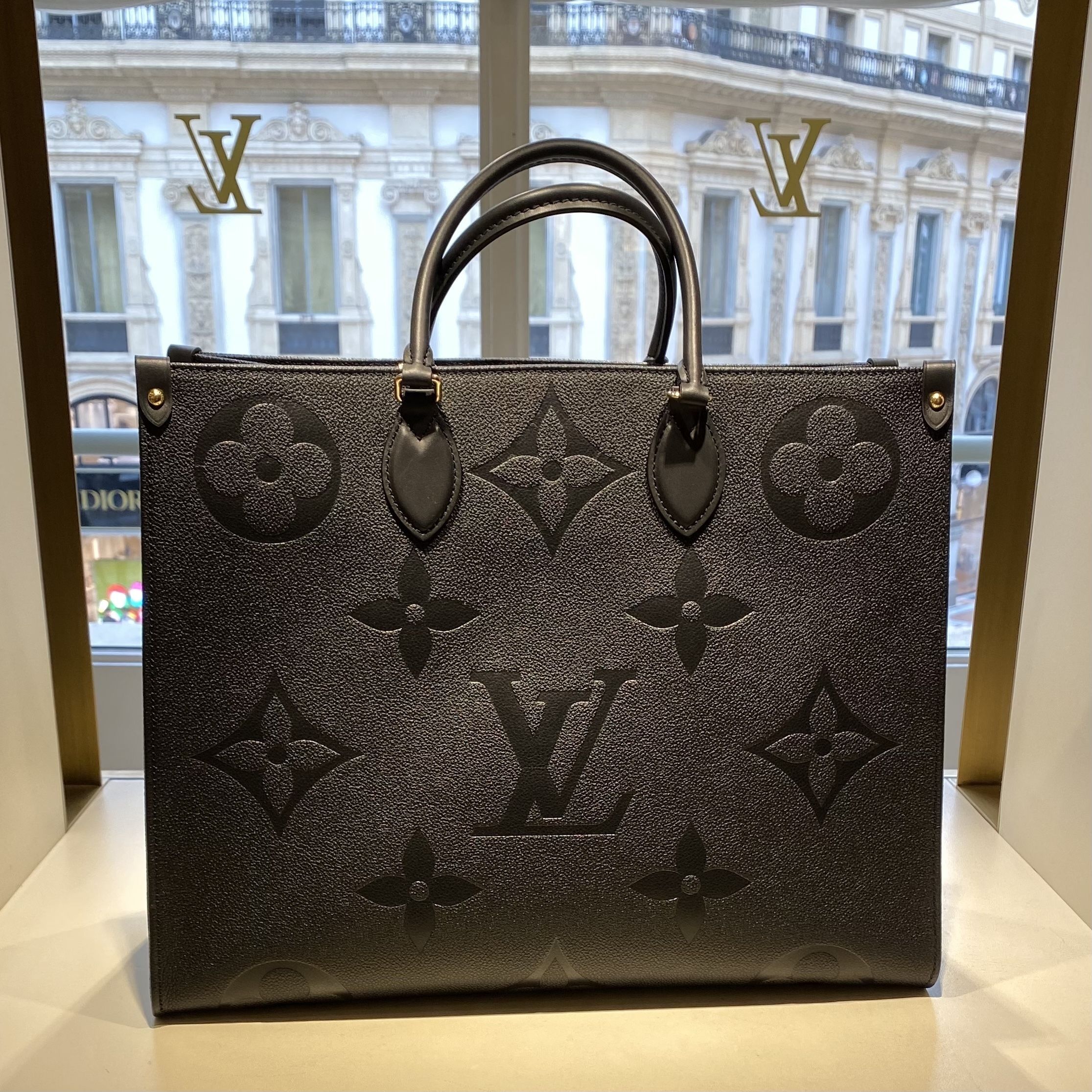 早い者勝ちルイヴィトン◇大容量オンザゴーGMトート ブラック (Louis