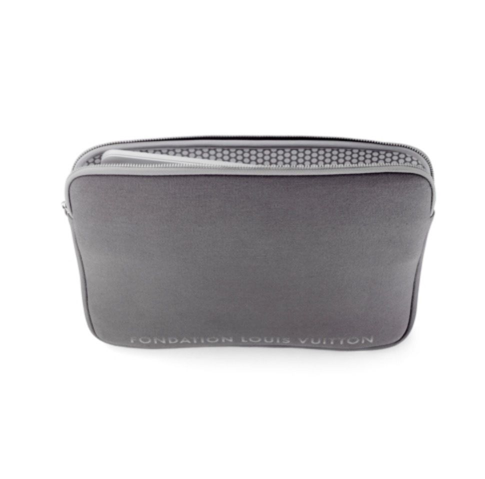 即発】パリ限定！ルイ・ヴィトン美術館 ノートパソコンケース