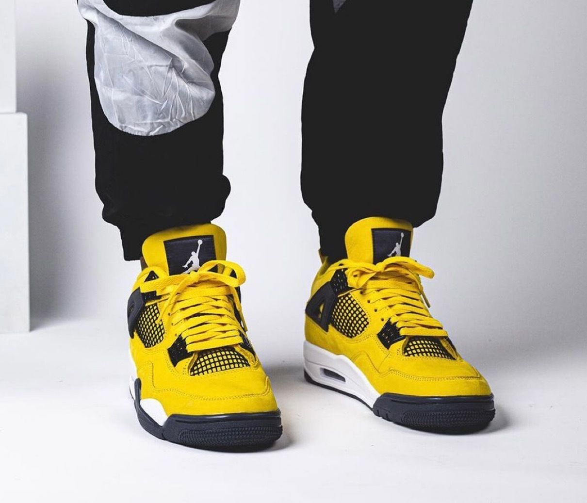 Nike Air Jordan 4 TOUR YELLOW エアジョーダン4 ツアーイエロー (Nike