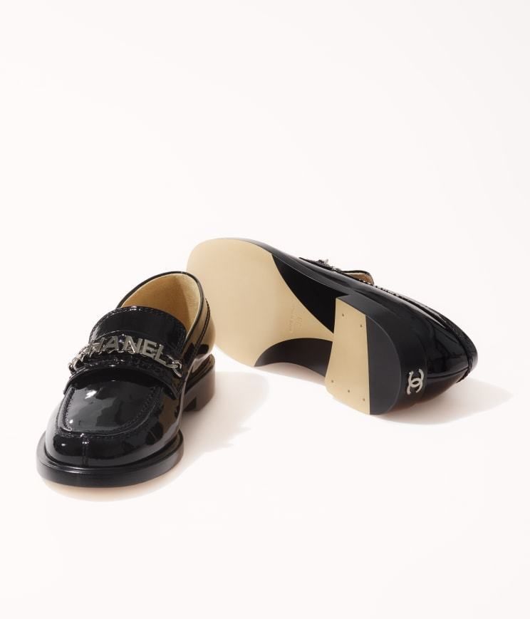 輝くゴールドのロゴがポイント☆】CHANEL ローファー (CHANEL