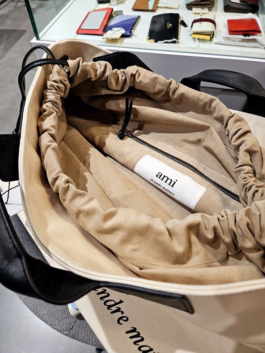 AMI PARIS｜アミパリス ハートロゴ入り LARGE MARKET BAG (AMI PARIS