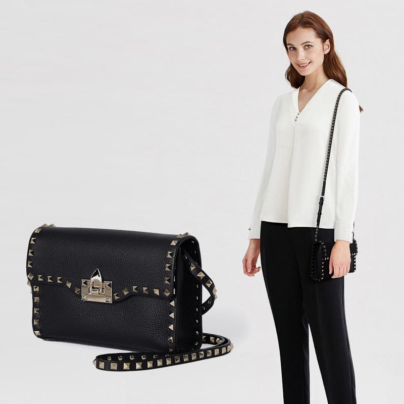 関税負担なし☆VALENTINO ロックスタッズ クロスボディバッグ