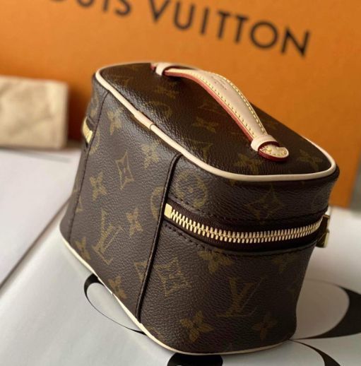 国内直営即発】LV モノグラム バニティ バッグ ニース・ナノ (Louis