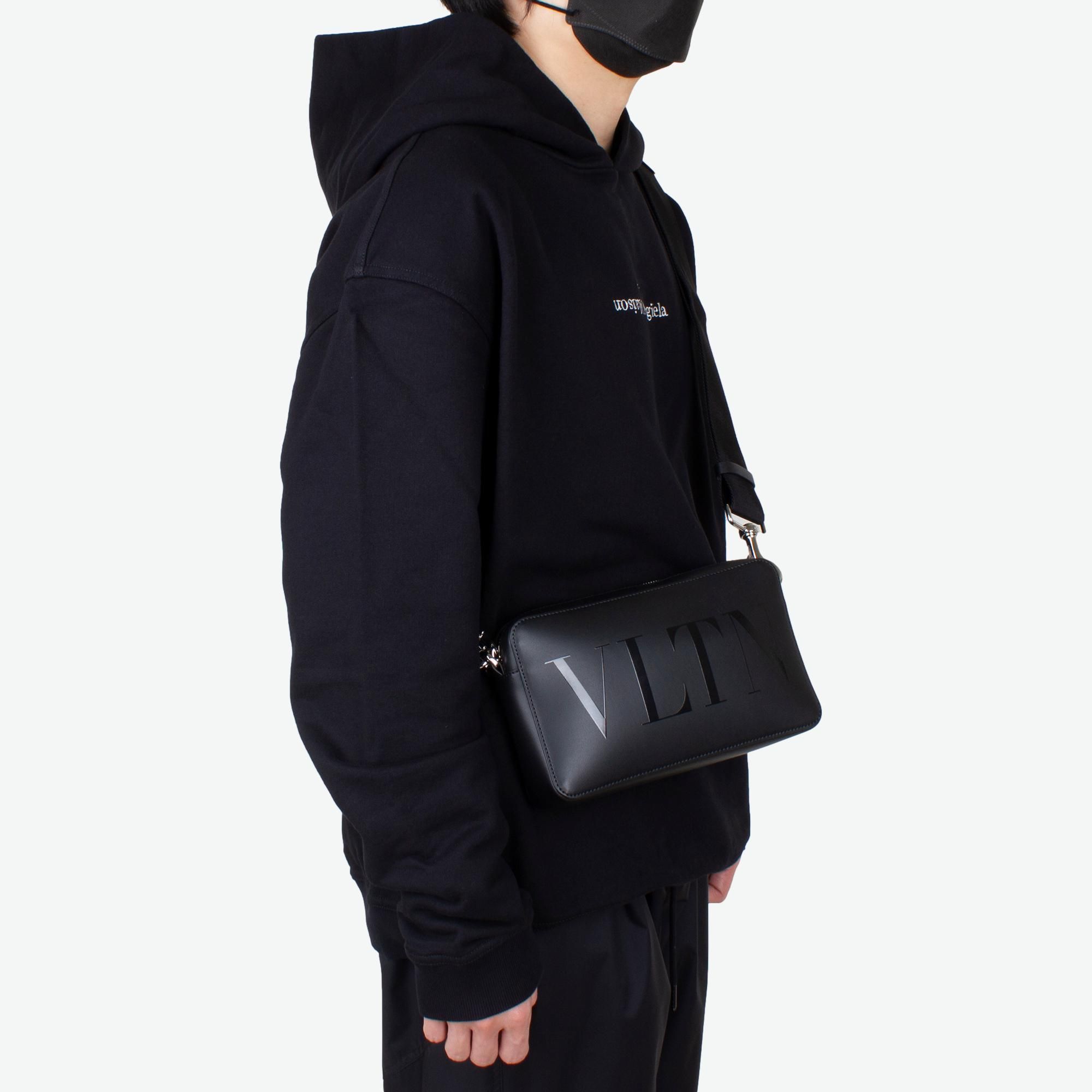 関税送料込み- VALENTINO LEATHER VLTN クロスボディバッグ (VALENTINO