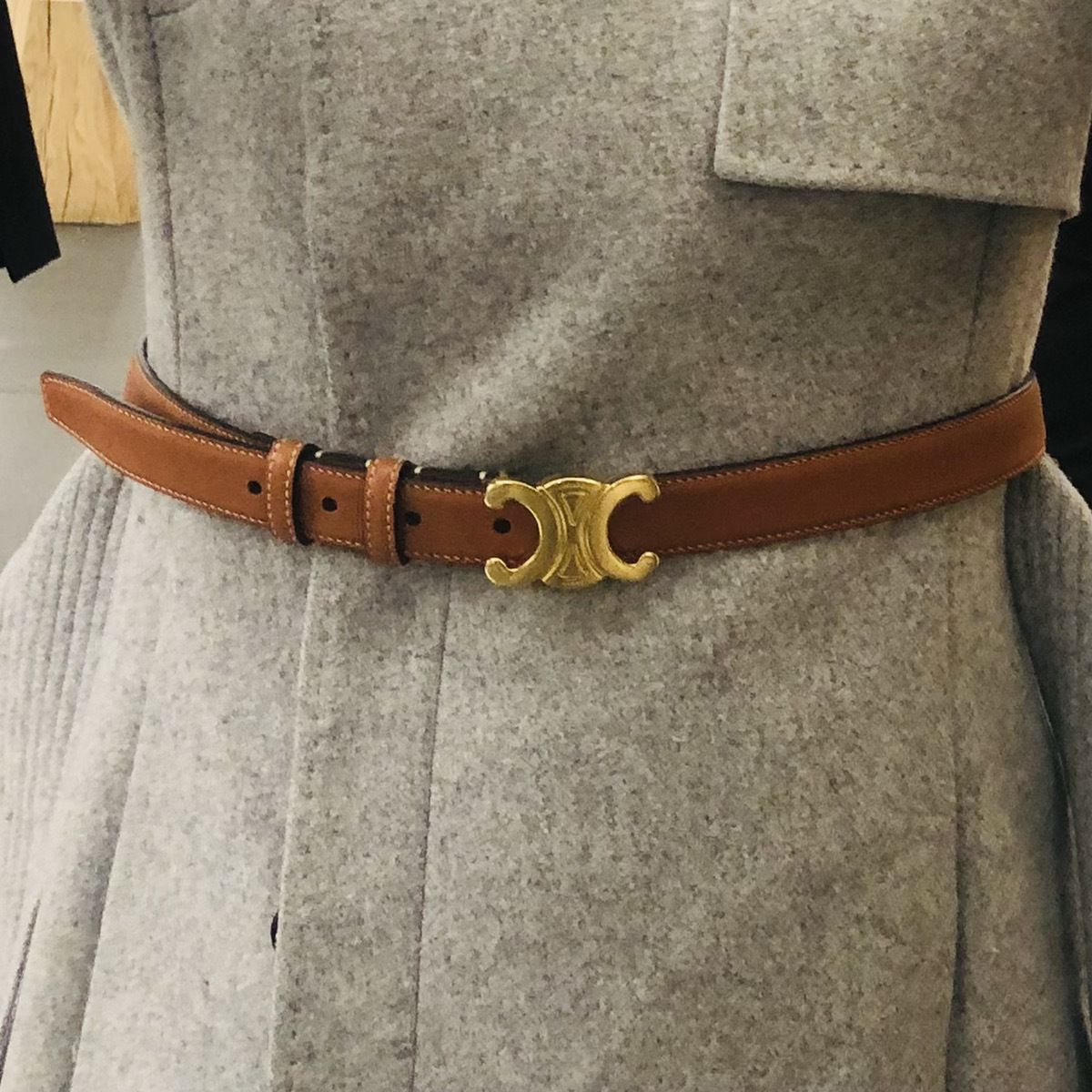 CELINE】スモール トリオンフ ベルト ナチュラルカーフスキン (CELINE