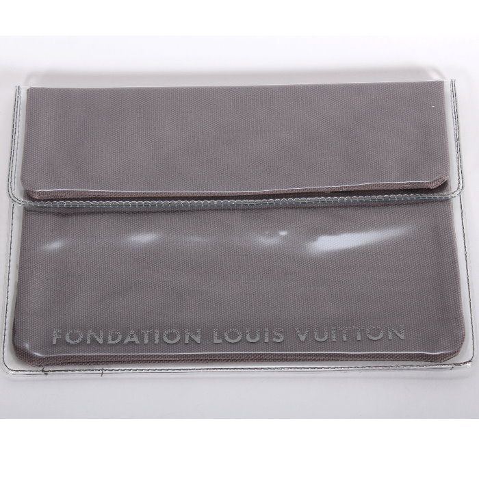 フォンダシオン ルイヴィトン 限定 クラッチバッグ TABLET POUCH