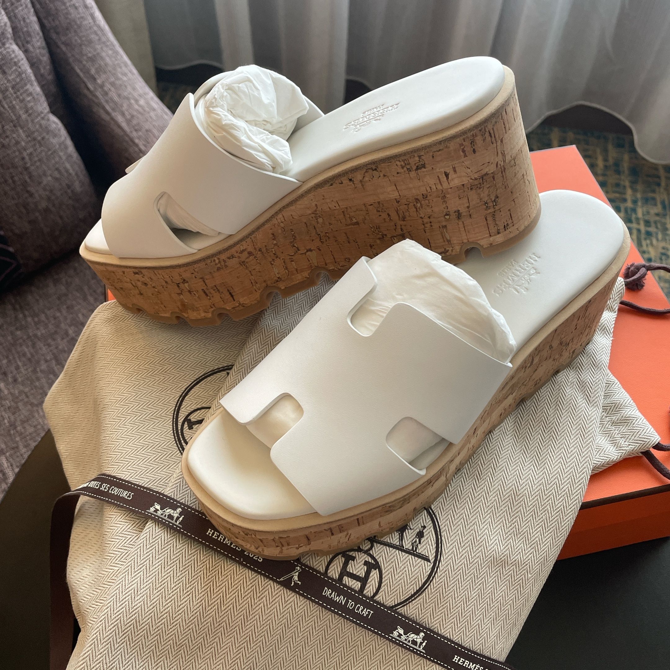 エルメス サンダル エズ 30 コルクの超軽量プラットフォーム (HERMES