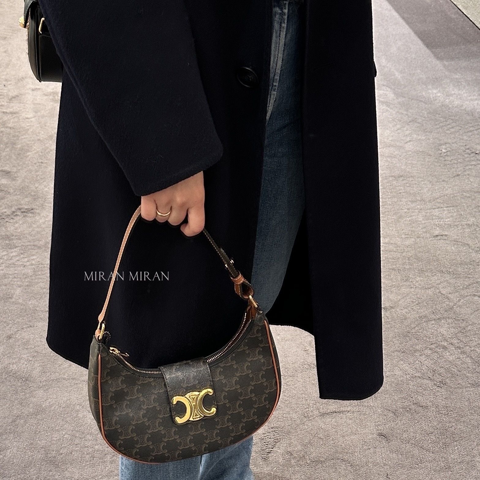 CELINE】ミディアム AVA（アヴァ）トリオンフキャンバス (CELINE