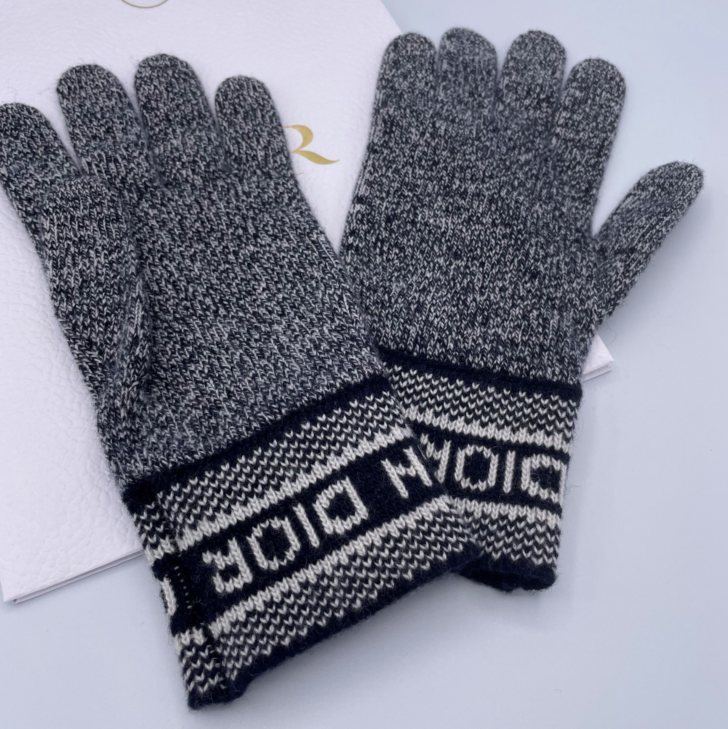 手元に在庫あり】人気 即日発送 ディオールグローブ 手袋 (Dior/手袋