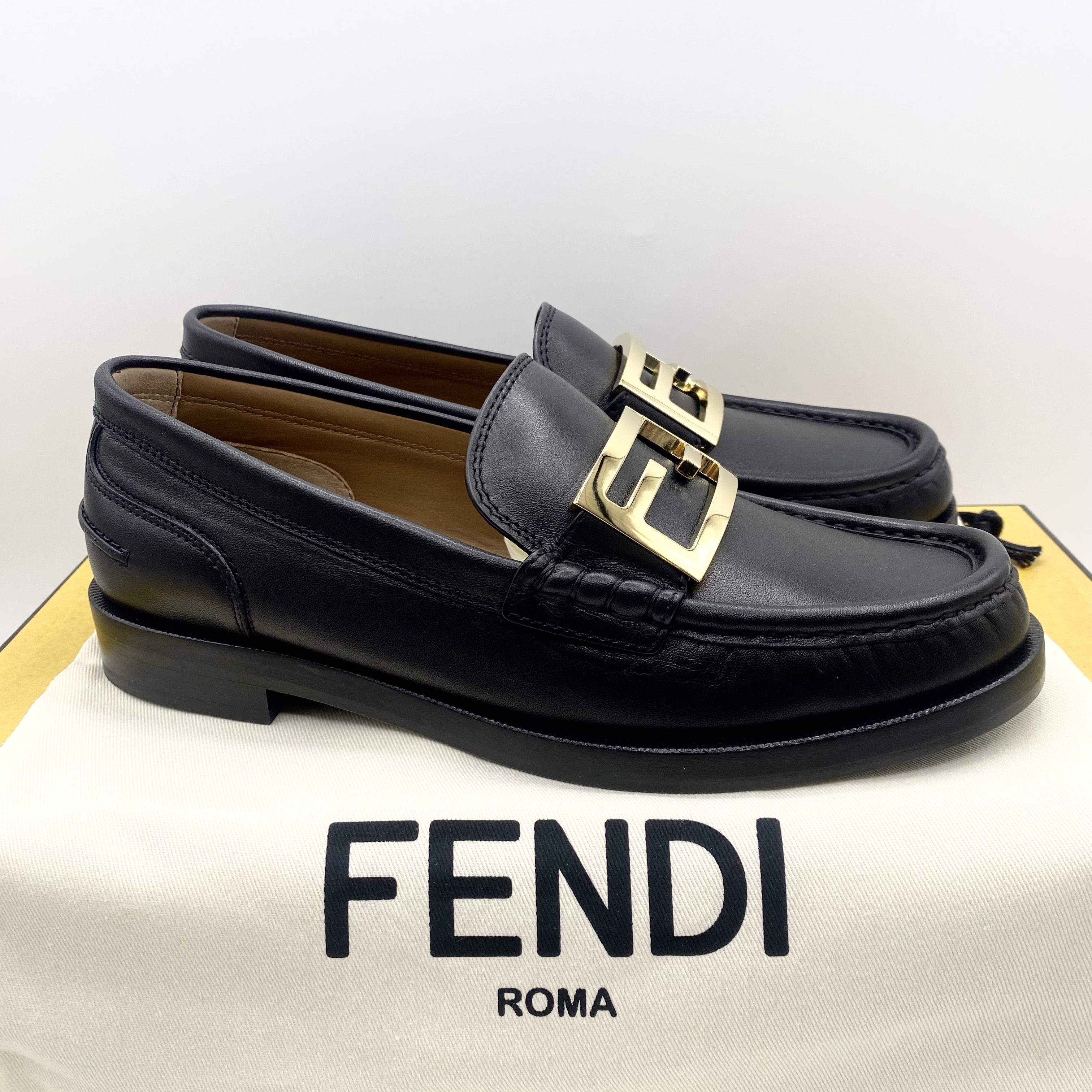 関税送料無料【FENDI】ブラックレザー ローファー (FENDI/ローファー