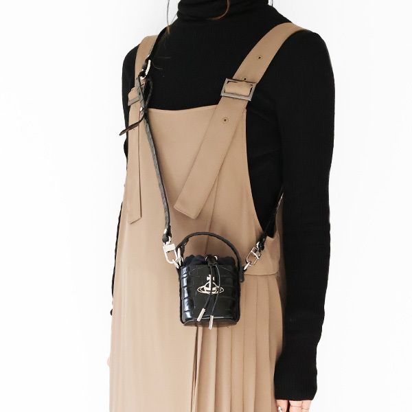 Vivienne Westwood ヴィヴィアンウエストウッド ミニバッグ ロゴ