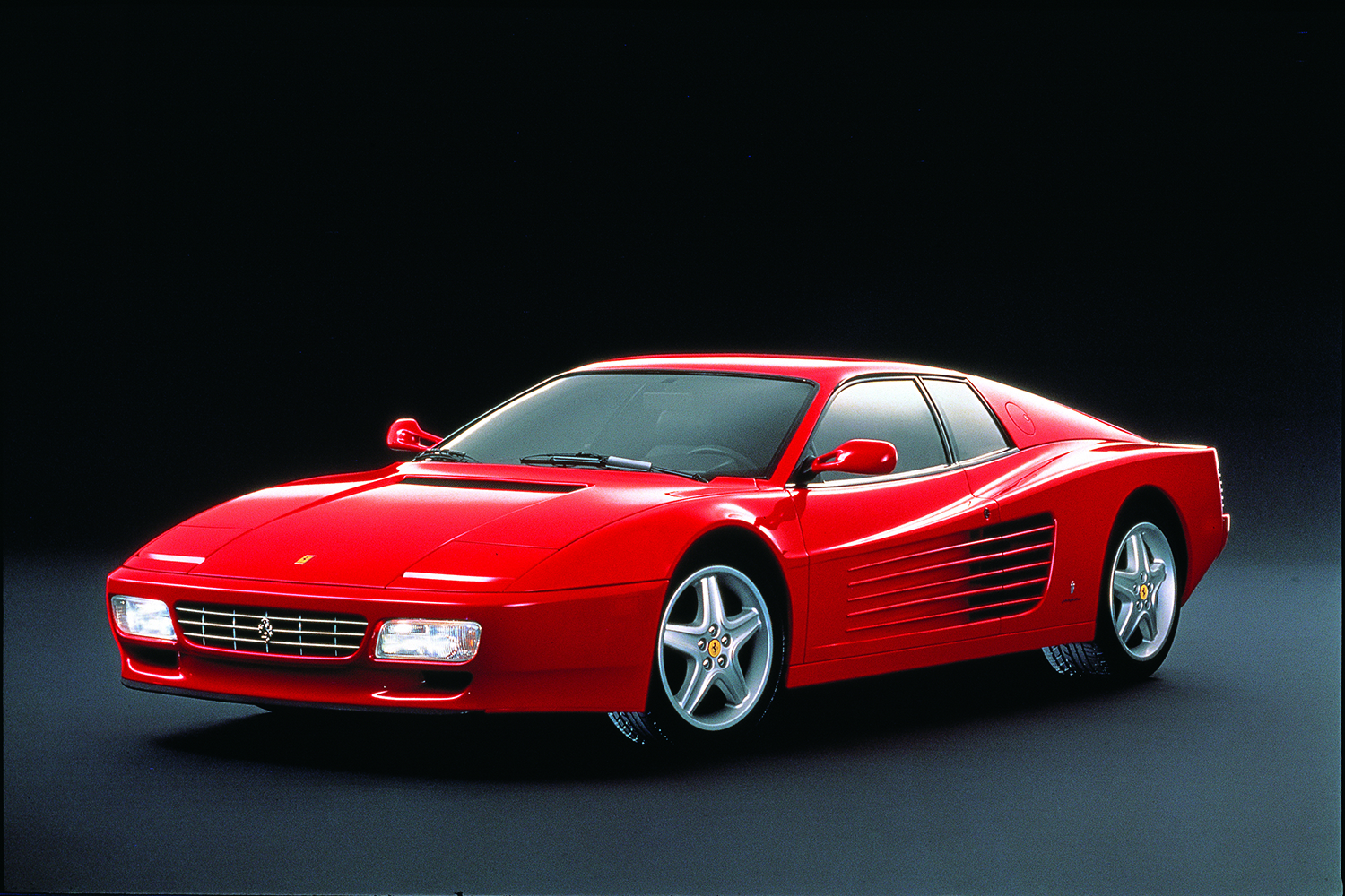 ランボルギーニがエンツォの心に恐れを産み付けた！ フェラーリ「V12