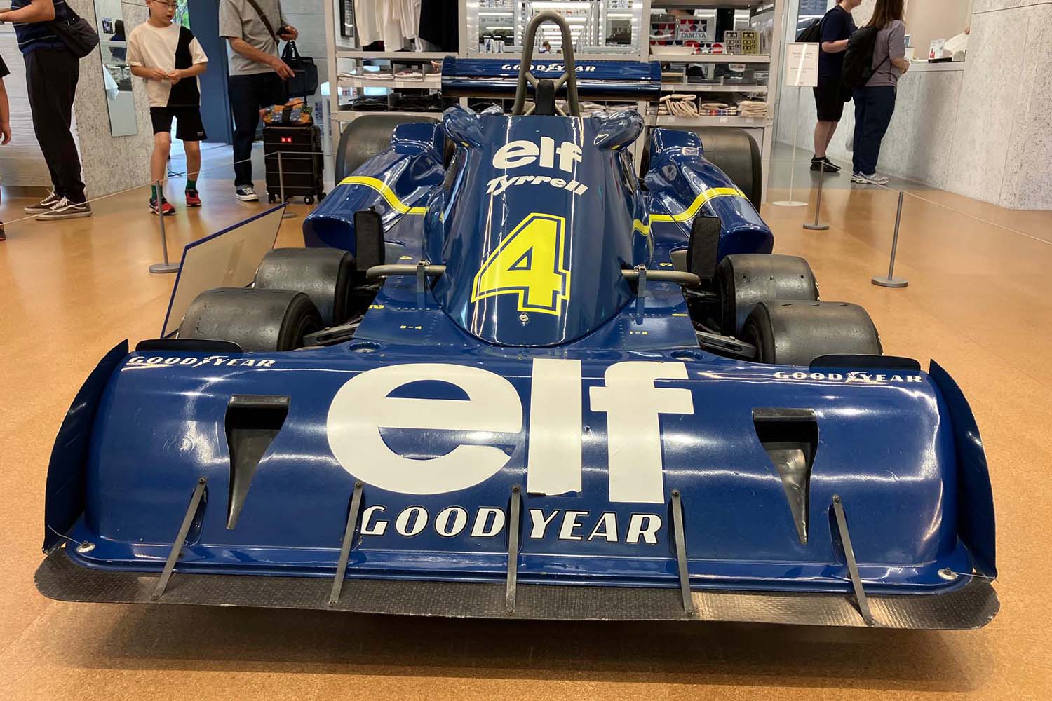 タイレルP34が東京で展示！ 記録より記憶に残る伝説のマシンを拝む