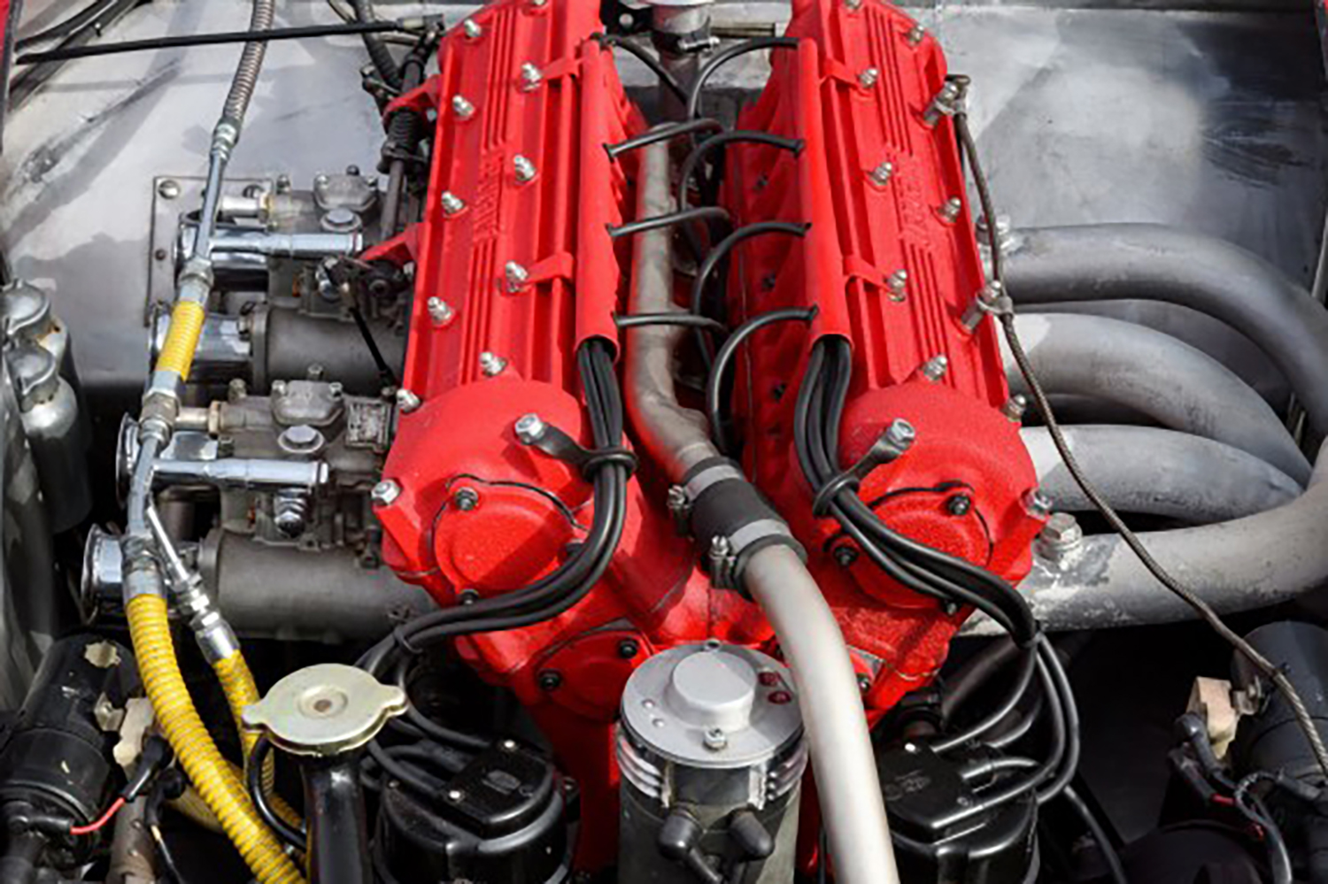 赤い頭」継承が示すフェラーリの系譜 849テスタロッサが呼び起こす歴史