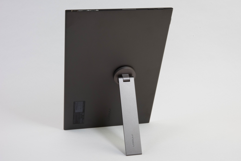 モバイルモニターなのに有機EL採用、縦置き可能で便利な中国INNOCN