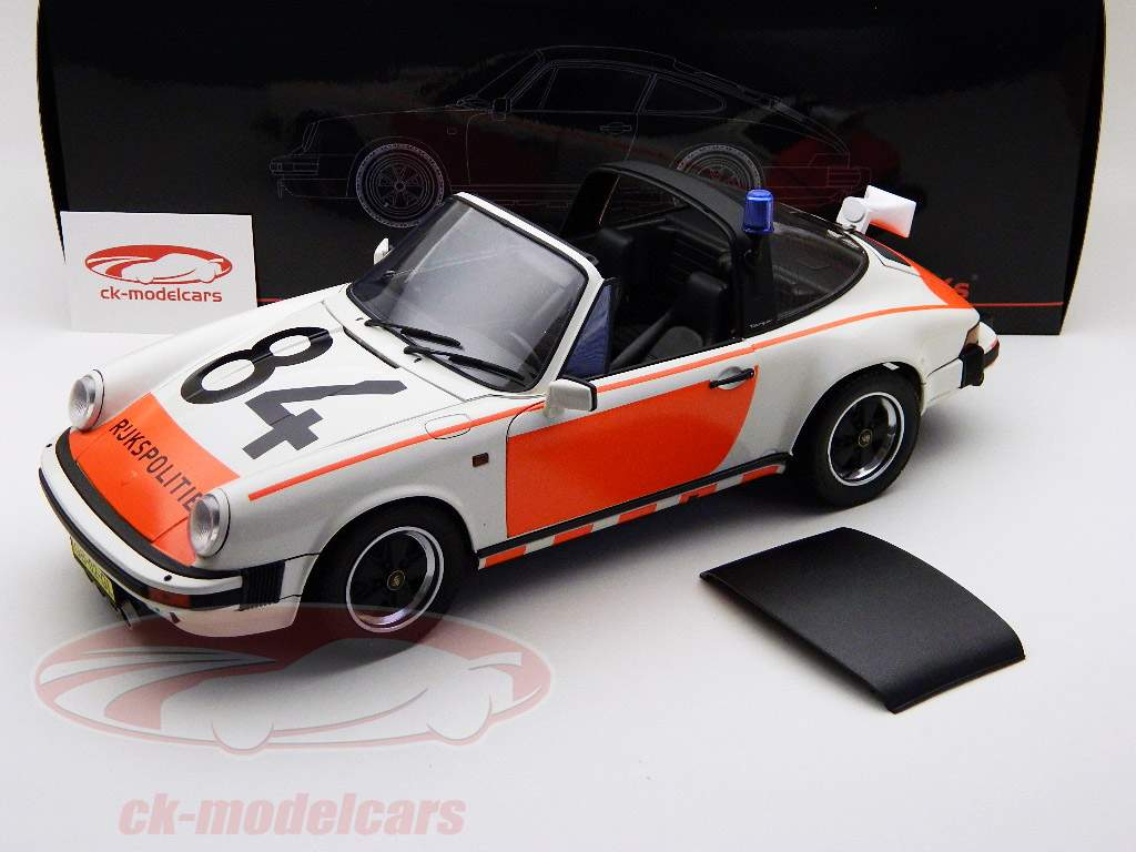 Premium Classixxs 1:12 Porsche 911 Carrera 3.2 with figure set