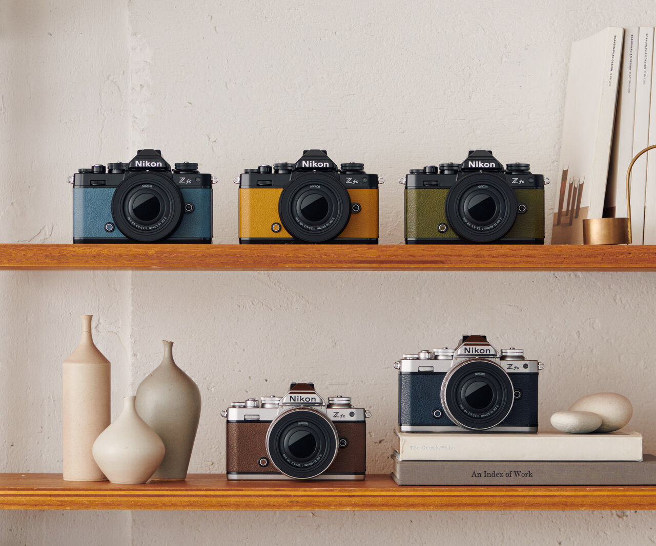 Nikon Z fc ブラックと過ごす、おしゃれ上級者・佐藤匠のファッショ