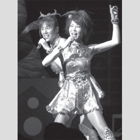 ピンク・レディー「再結成ステージ」がまさかの「15分で終了」のアキレ