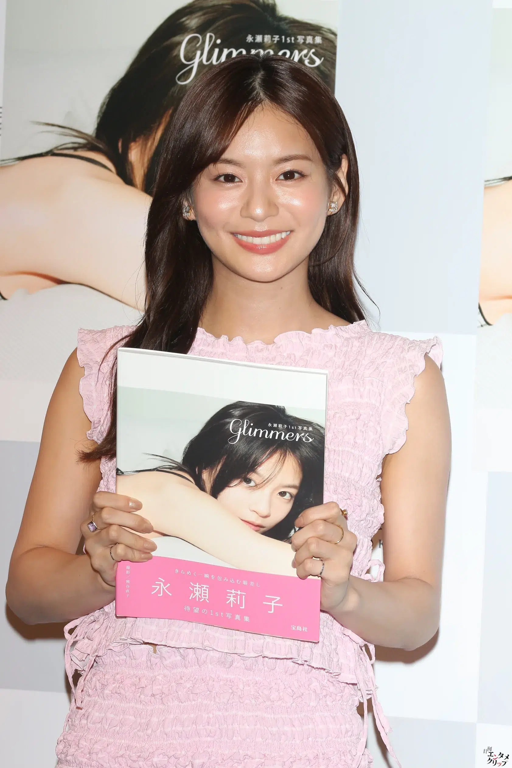 永瀬莉子、1st写真集『glimmers』発売 「10代とは違う大人っぽい表情が