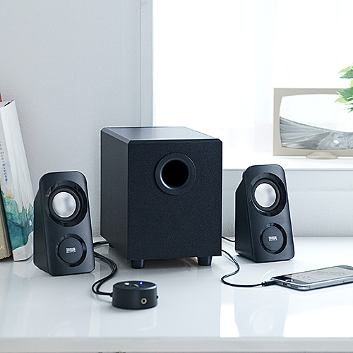 2.1chスピーカー（サブウーファー搭載・最大14W出力・手元